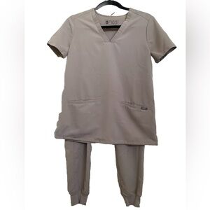 FIGS Casma Three-Pocket Scrub Top and Zamora Jogger Scrub Pants Boulder Color